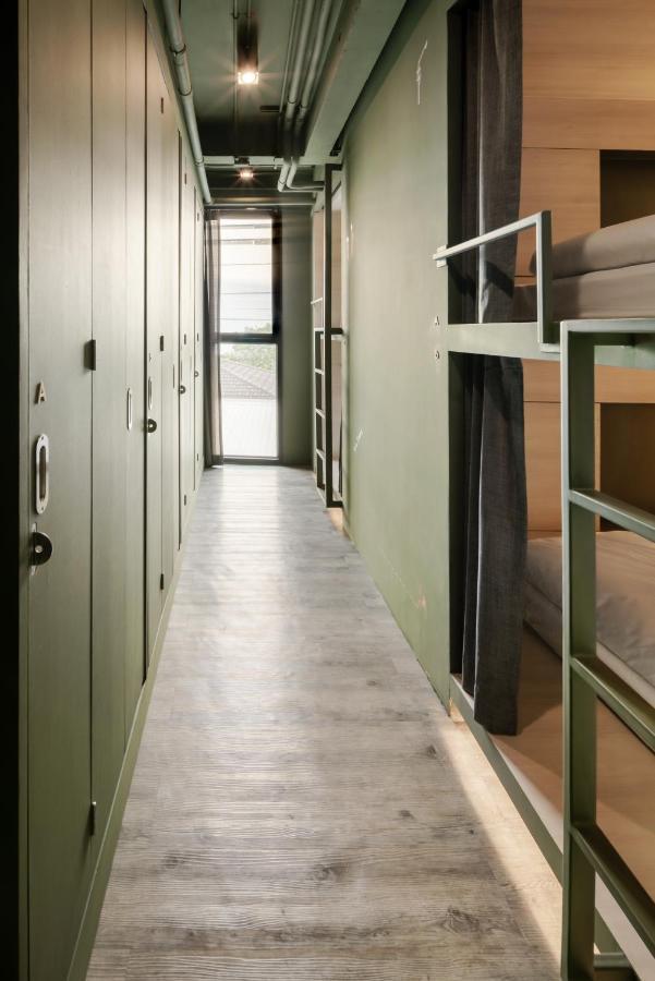 Speck Bangkok Hostel Eksteriør bilde